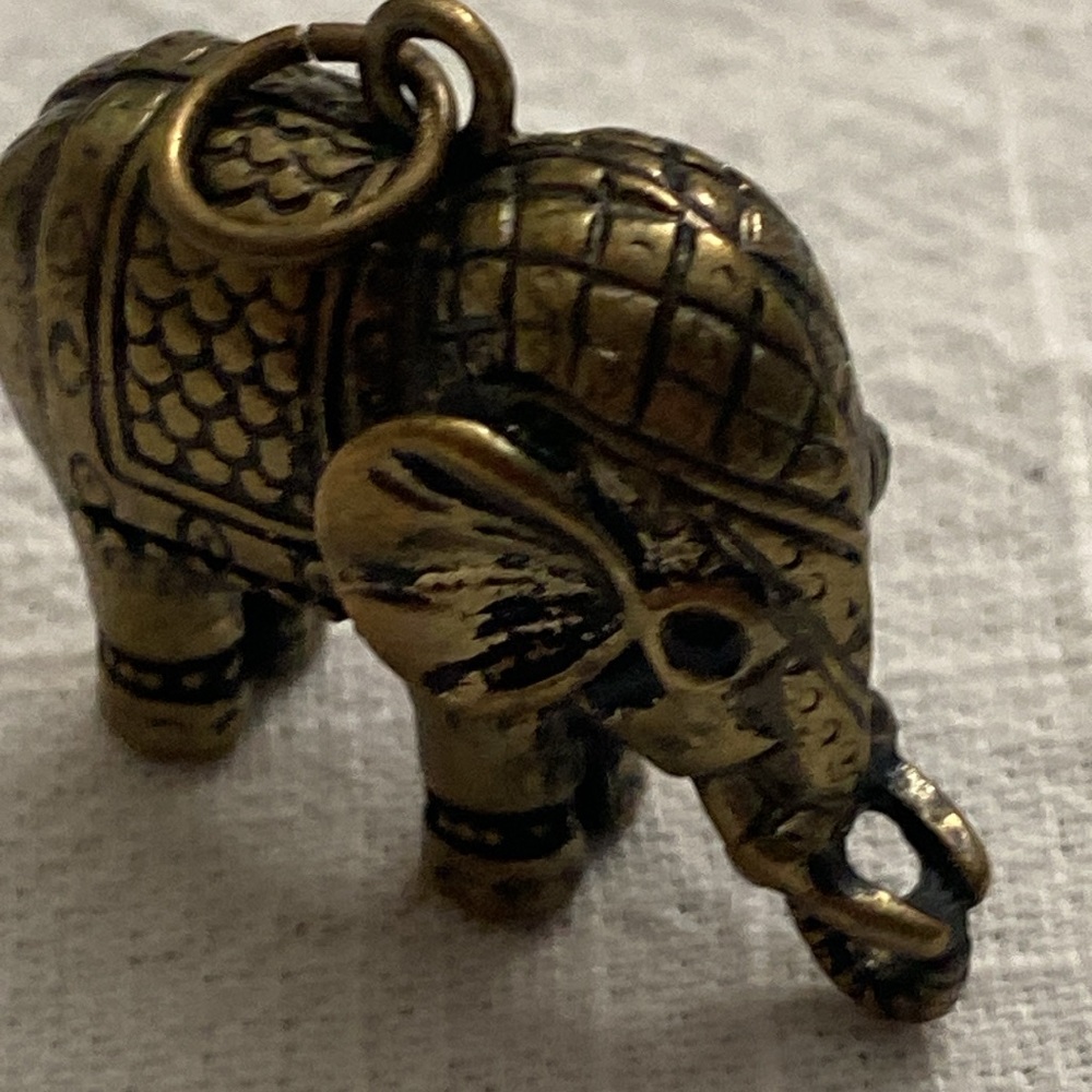 New Antiqued Alloy Elephant Charm Pendant